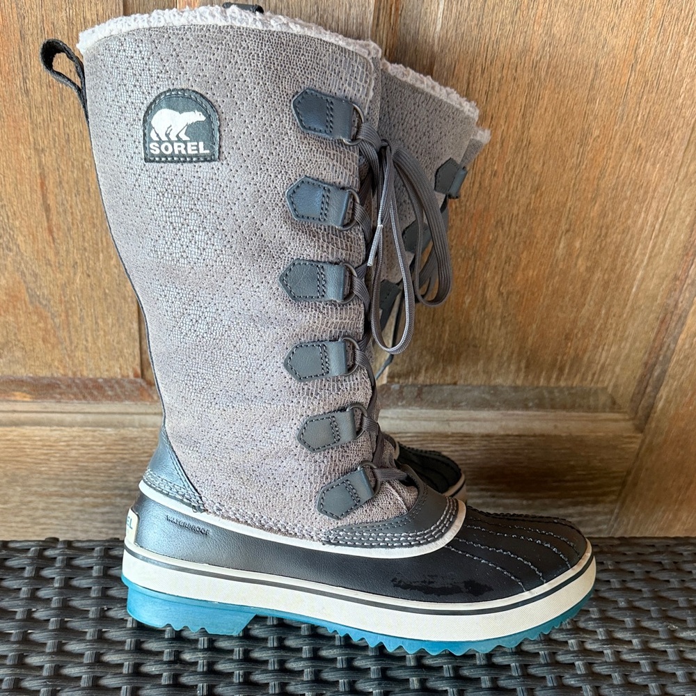 Sorel Gray and Black Lace-Up Winter Boots